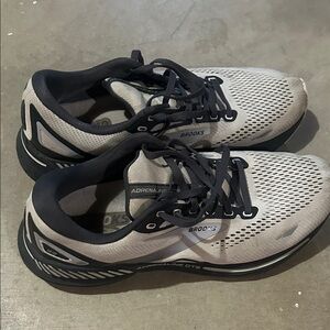 Men’s Brooks Adrenaline GTS Gray Black Athletic Shoes size 9